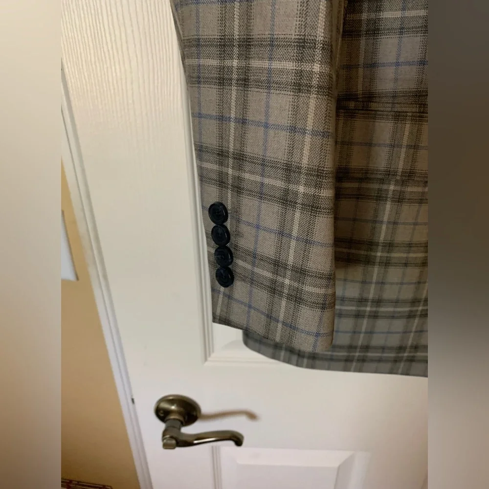 Turnbury‎ Plaid Gray Sport Coat with Classic Design